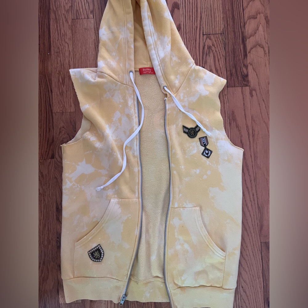 Butter XL youth yellow sleeveless sweatshirt